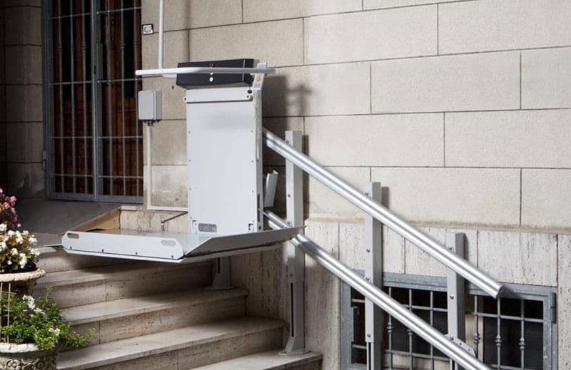 Platform lift on straight stairs